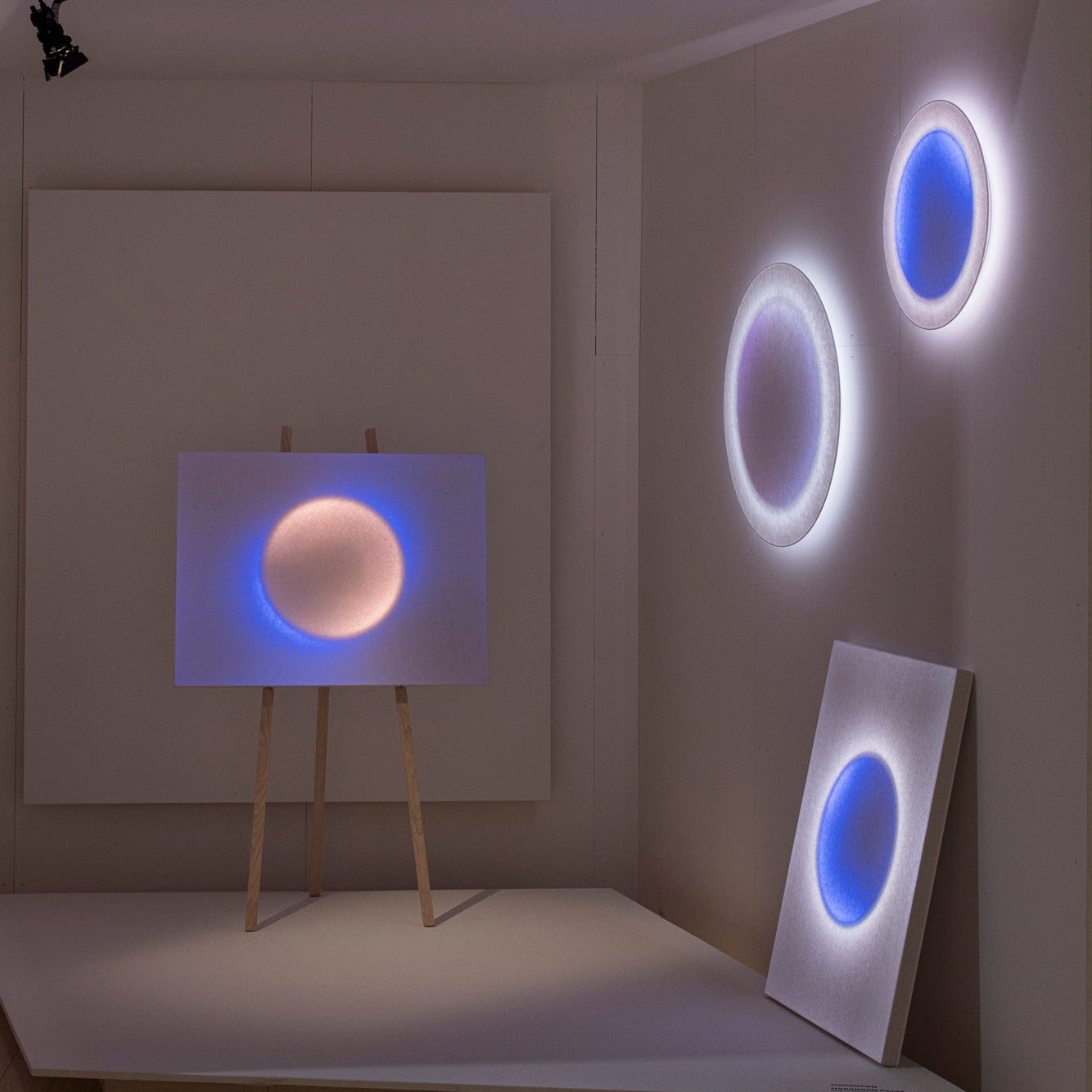 Ingo Maurer Moodmoon, fargeskiftende LED lampe i rispapir