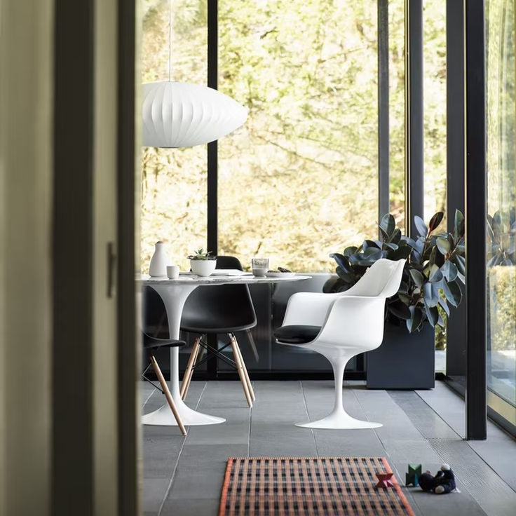 Saarinen Tulip Spisestol med Arm fra Knoll