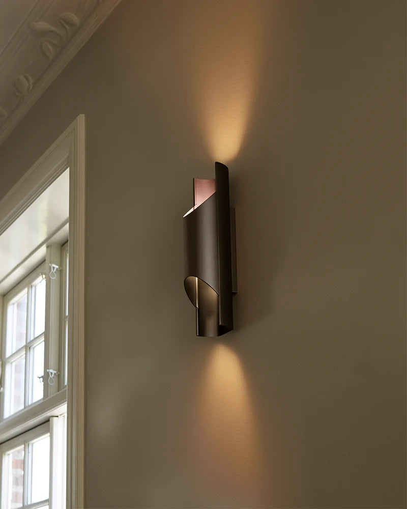 LYFA Pan 95 Vegglampe, bronse