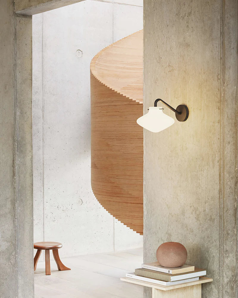 LYFA Repose Vegglampe, sort