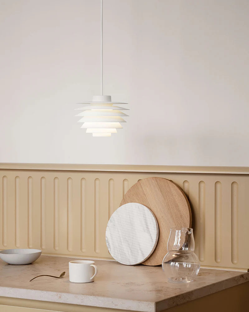 LYFA Verona Pendel, hvit, Ø 17,5 cm, i interiør