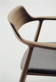 Maruni Hiroshima Armchair Polstret, detalj av konstruksjon og overflater