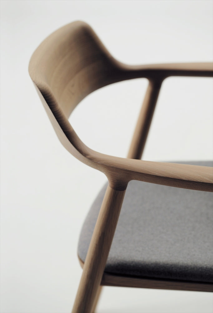 Maruni Hiroshima Armchair Polstret, detalj av konstruksjon og overflater