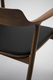 Maruni Hiroshima Armchair Polstret, detalj av konstruksjon og overflater