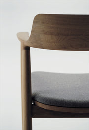 Maruni Hiroshima Armchair Polstret, detalj av konstruksjon og overflater