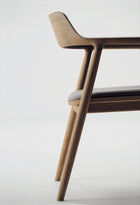 Maruni Hiroshima Armchair Polstret, detalj av konstruksjon og overflater