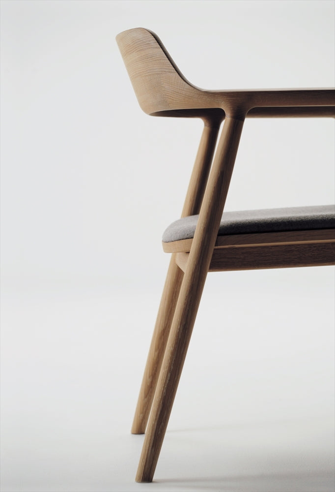 Maruni Hiroshima Armchair Polstret, detalj av konstruksjon og overflater