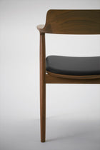 Maruni Hiroshima Armchair Polstret, detalj av konstruksjon og overflater