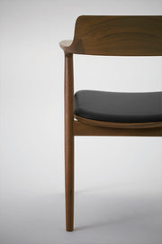 Maruni Hiroshima Armchair Polstret, detalj av konstruksjon og overflater