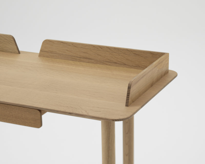 Maruni Lightwood Skrivebord 120, detalj av konstruksjon og overflater