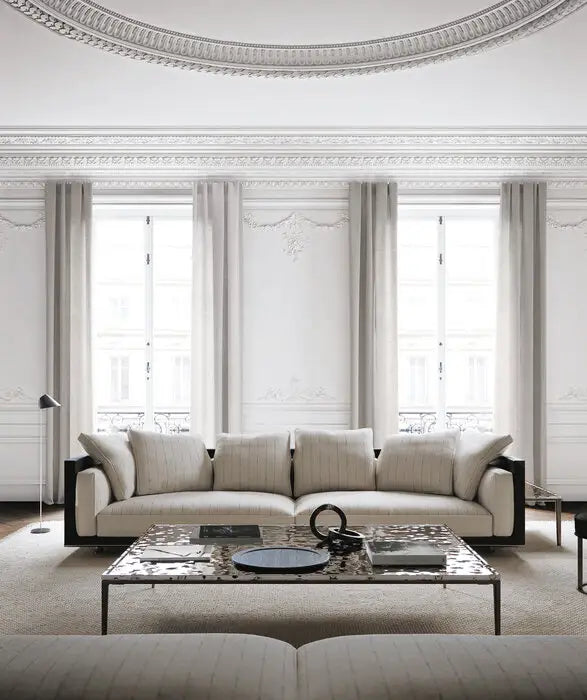 Maxalto Soleide sofabord foran en sofa i en stue