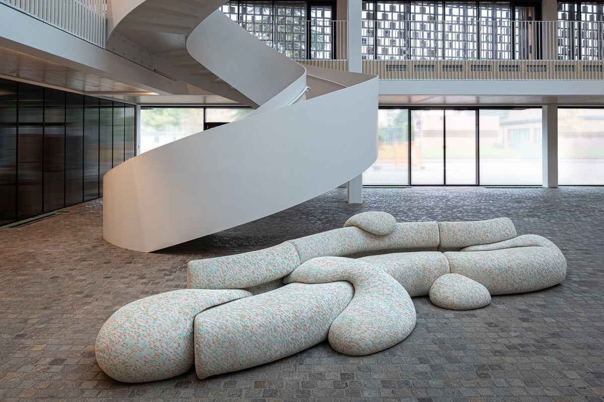 Moroso Gruuvelot Sofa: modulsofa i offentlig interiør