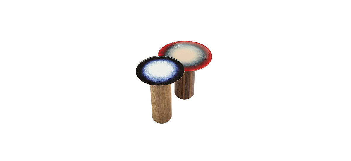 Moroso Mangiafuoco Sidebord: to sidebord med blå og røde bordplater