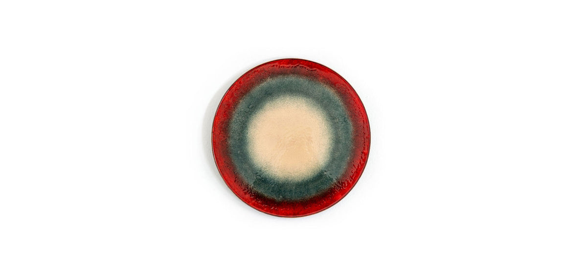 Moroso Mangiafuoco Sidebord: lys emaljert bordplate med rød kant