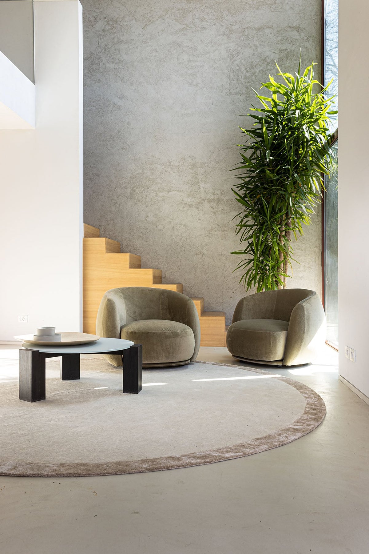 Moroso Pacific Loungestol: loungestoler og sidebord i interiør