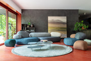 Moroso Pebble Rubble Modulsofa: blått sitteoppsett i interiør