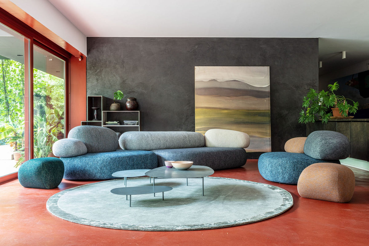 Moroso Pebble Rubble Modulsofa: blått sitteoppsett i interiør