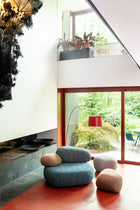 Moroso Pebble Rubble Modulsofa: sitteoppsett ved skrått vindu