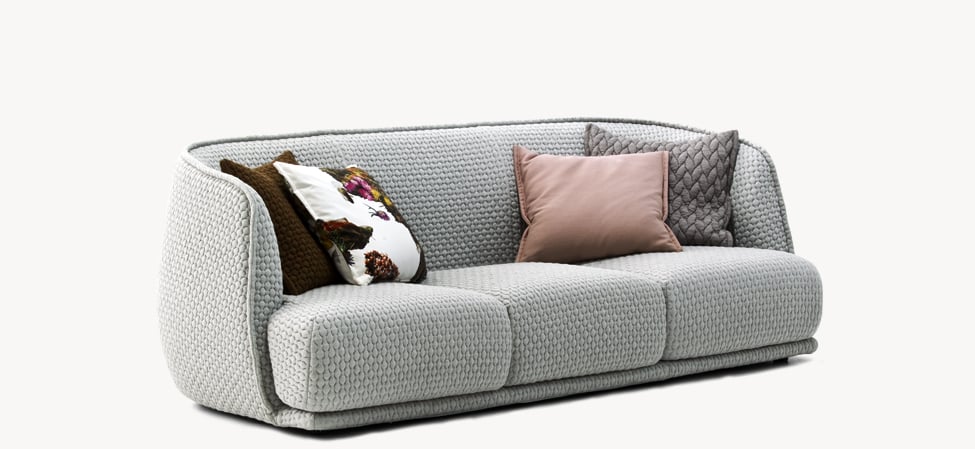 Moroso Redondo Sofa, grå sofa sett skrått forfra