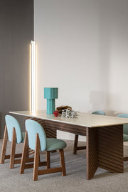 Moroso Rows Spisebord: spisebord i interiør med gardiner