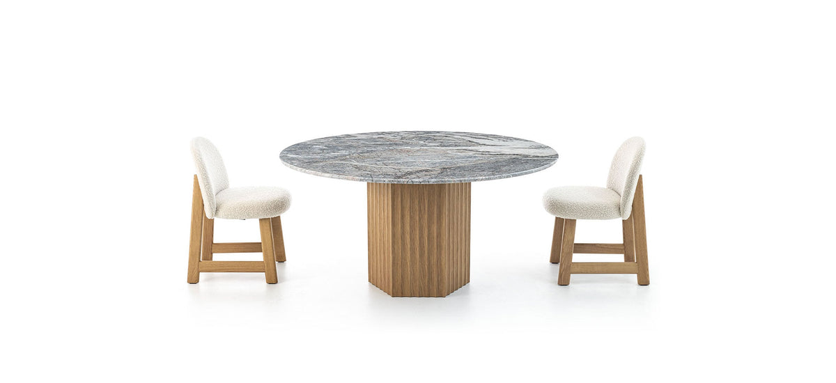 Moroso Rows Spisebord: rundt bord med stoler sett fra siden