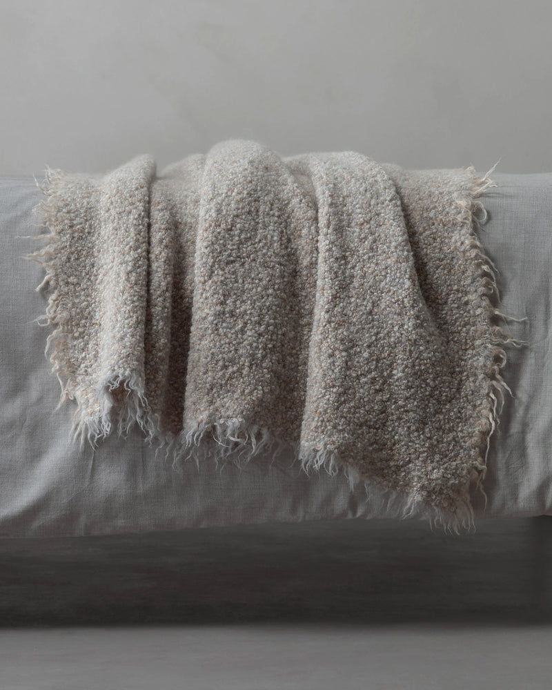 designpledd i alpakka til sofa