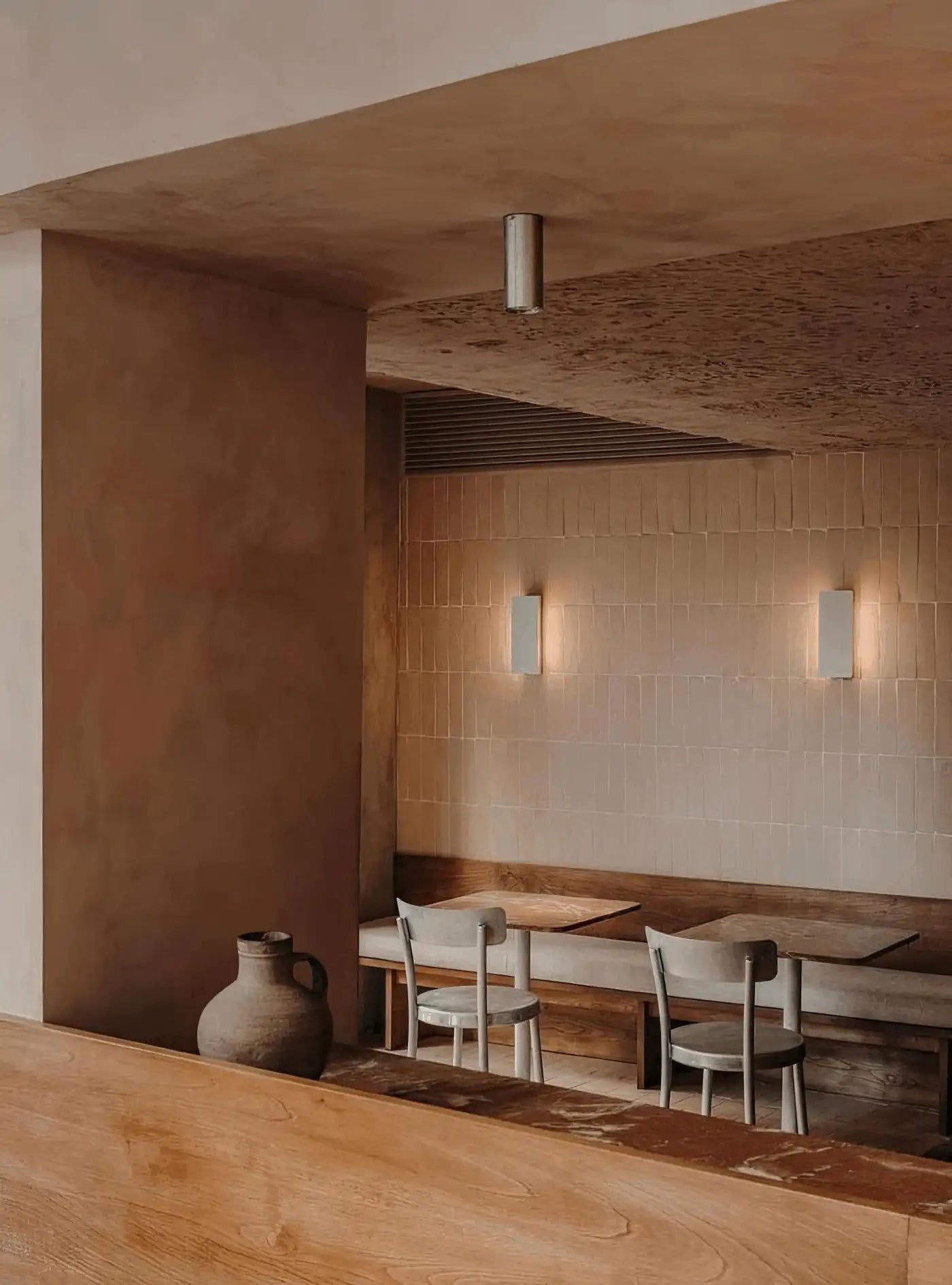 Nemo APPLIQUE À VOLET PIVOTANT DOUBLE vegglampe med vridbar skjerm, designet av Charlotte Perriand