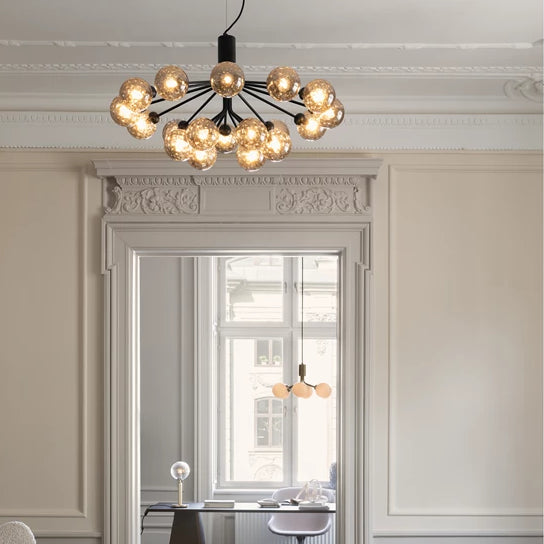 Nuura Apaiales 18 taklampe til stue i sort med optiske glass 