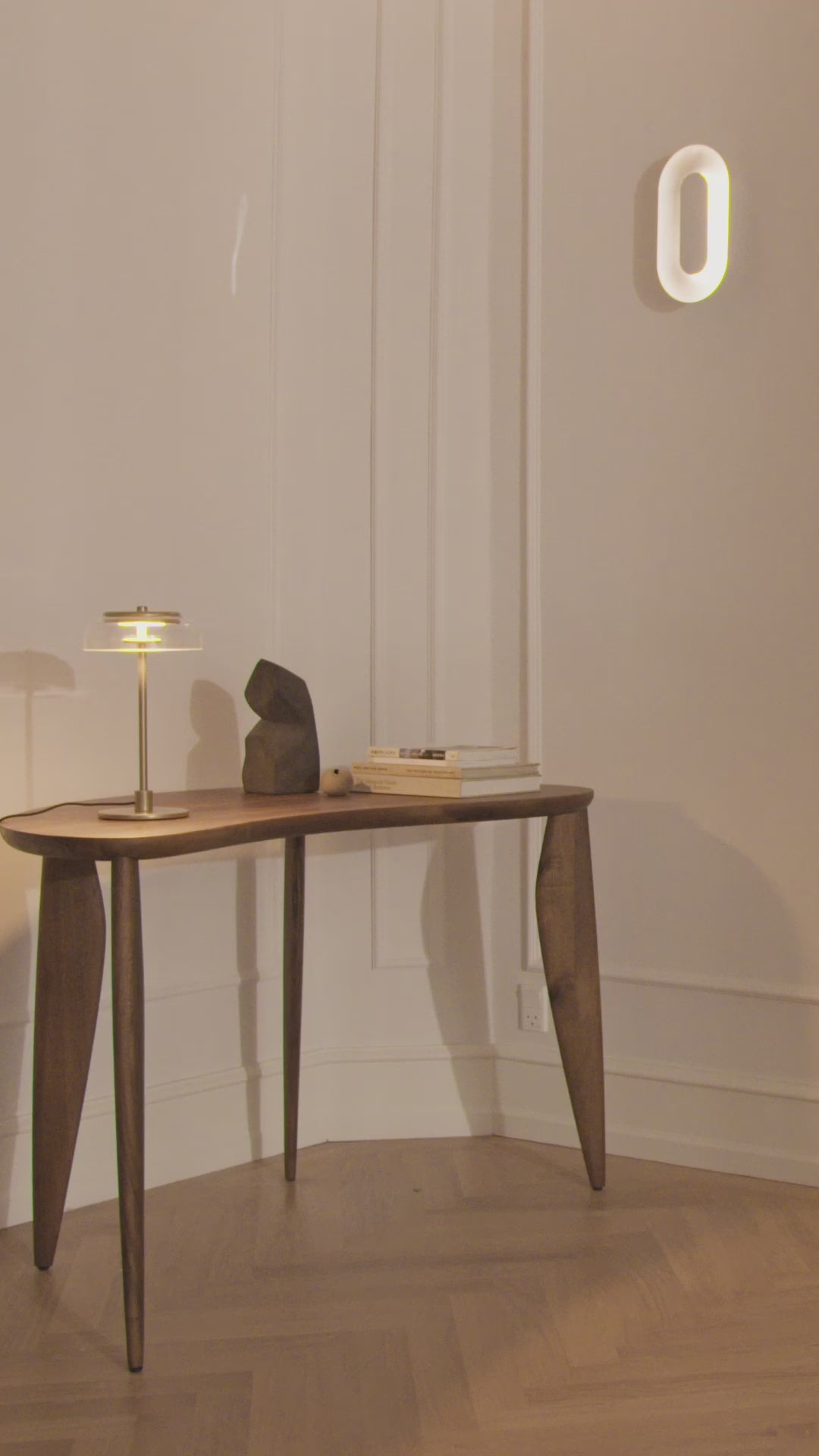 Nuura sasi small sølv vegglampe