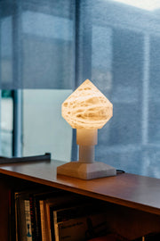 Santa & Cole Zeleste Bordlampe, i interiør