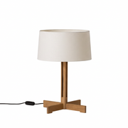 FAD bordlampe fra Santa & Cole i eik med hvit skjerm, sett forfra