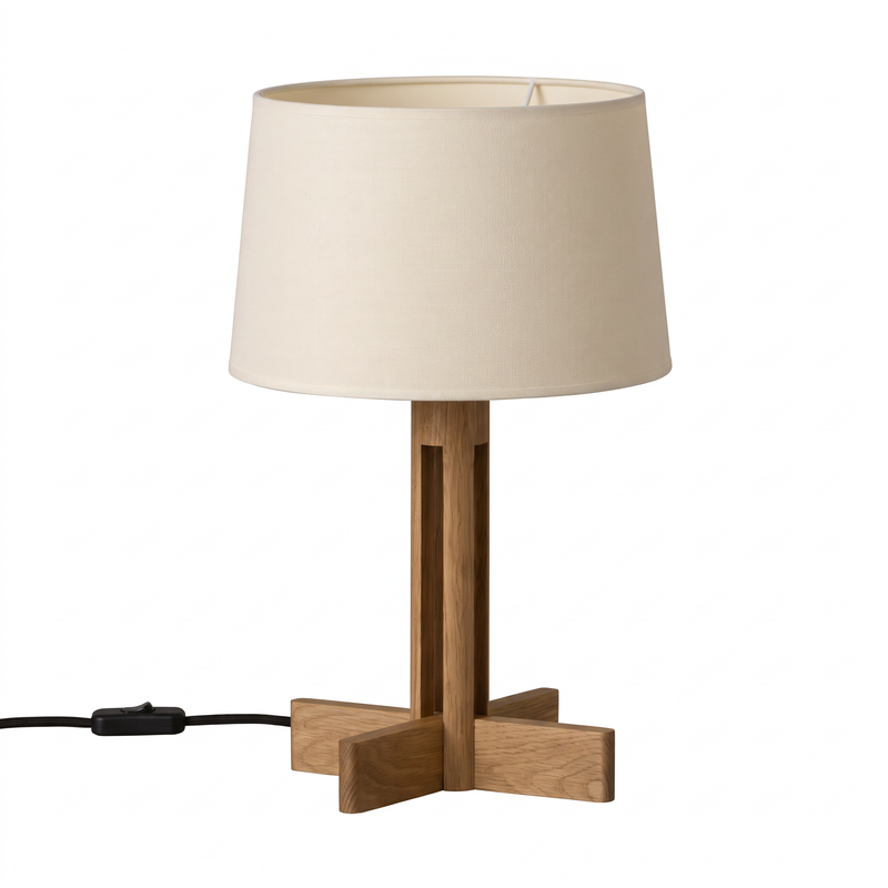 FAD Menor bordlampe fra Santa & Cole i eik med hvit skjerm, sett forfra