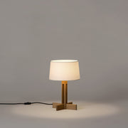 Tent FAD Menor bordlampe fra Santa & Cole i eik med hvit skjerm