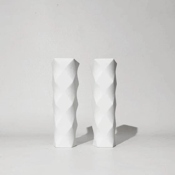 hvit design vase fra bb italia 